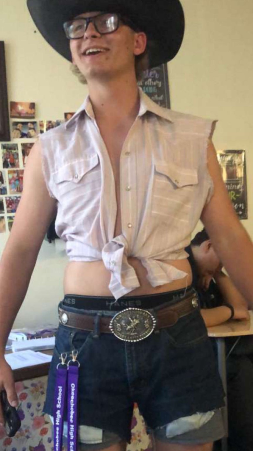 School Dress code/Is your skin visible&nbsp;?