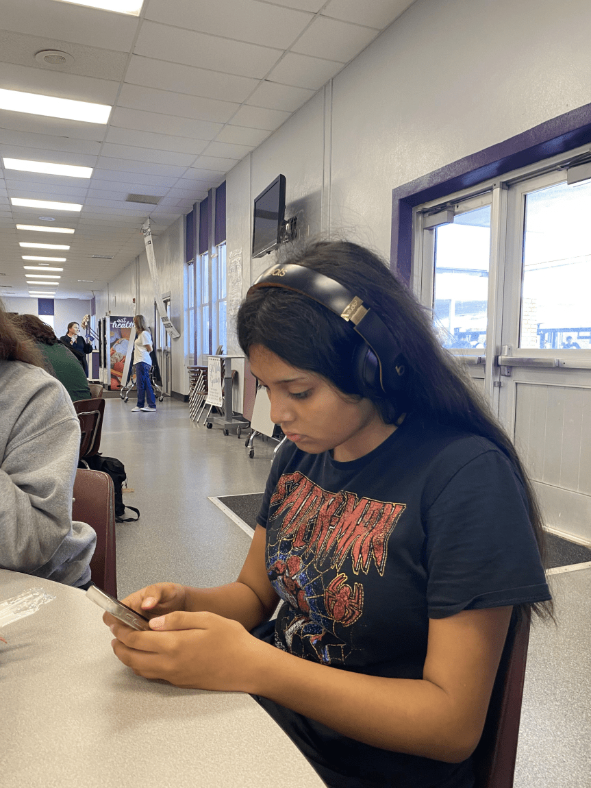 Listen to Music with Airpods or&nbsp;Headphones?