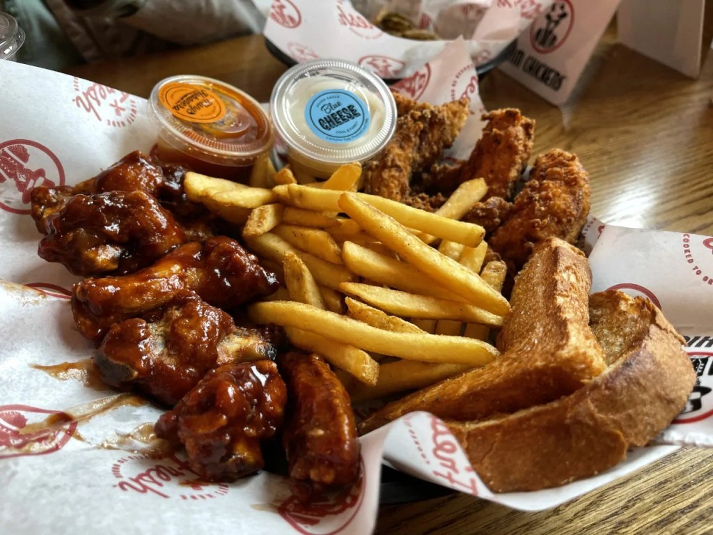 What Friend recommends Customers to get at Slim's Chicken