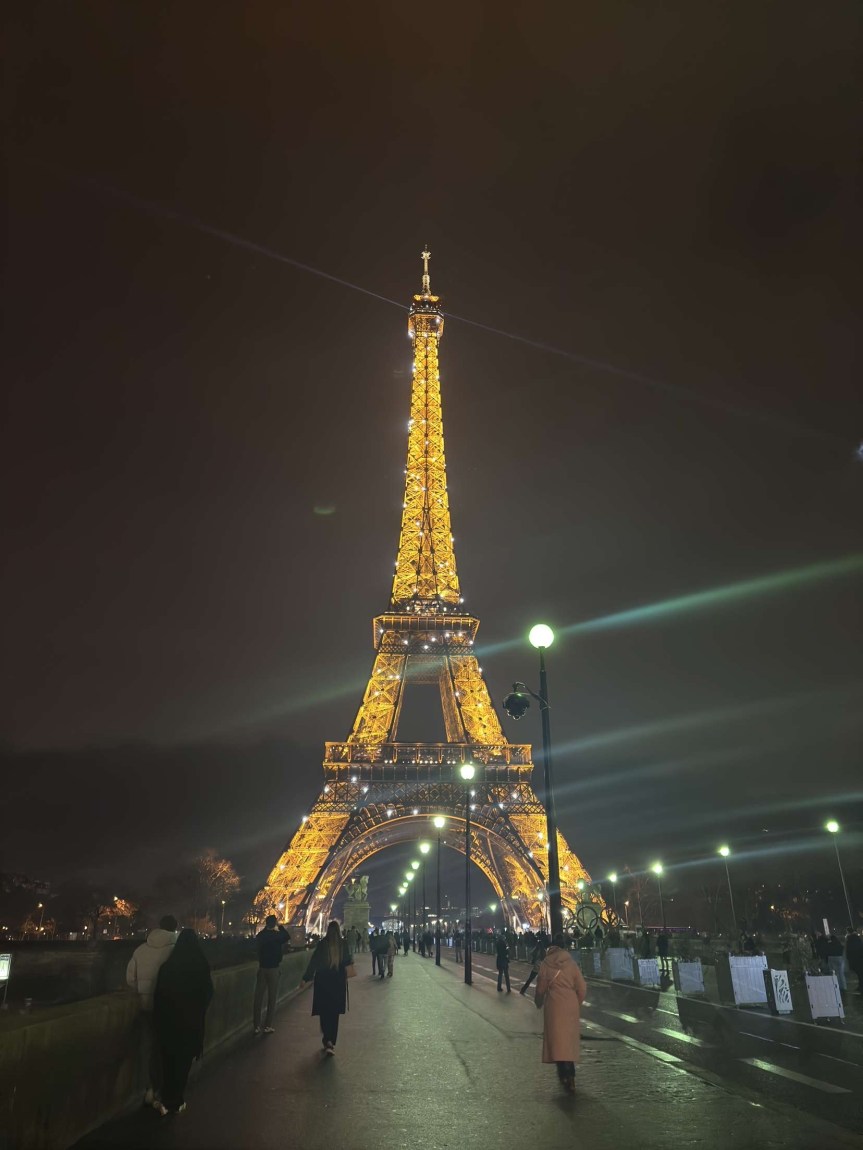 Walk To The Eiffel Tower Or The Louvre&nbsp;Museum